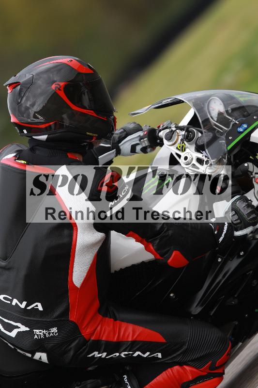 Archiv-2022/13 25.04.2022 Plüss Moto Sport ADR/Freies Fahren/backside
